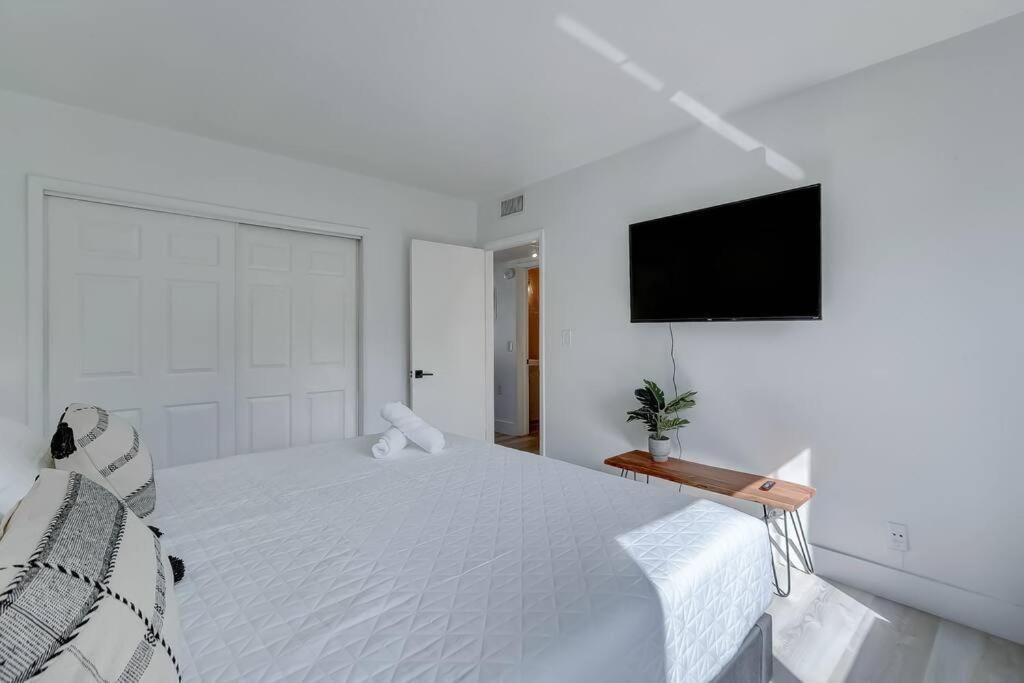 Chic Retreat: 2Br Apartment! Fort Lauderdale Dış mekan fotoğraf