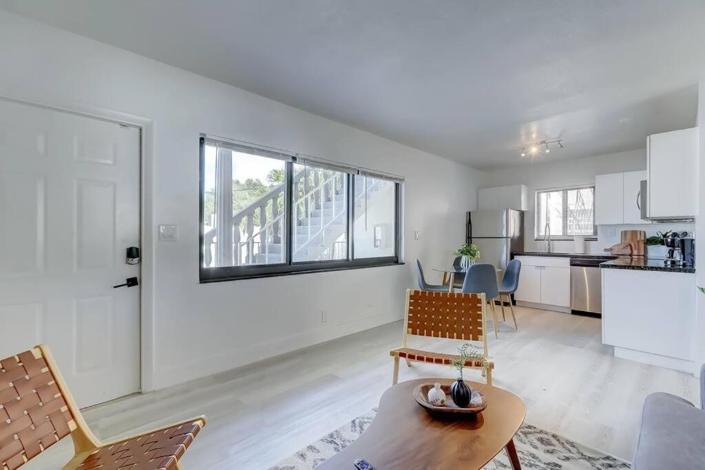 Chic Retreat: 2Br Apartment! Fort Lauderdale Dış mekan fotoğraf